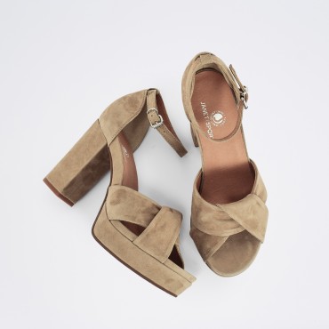 Sandalo in camoscio ad incrocio Col. Beige